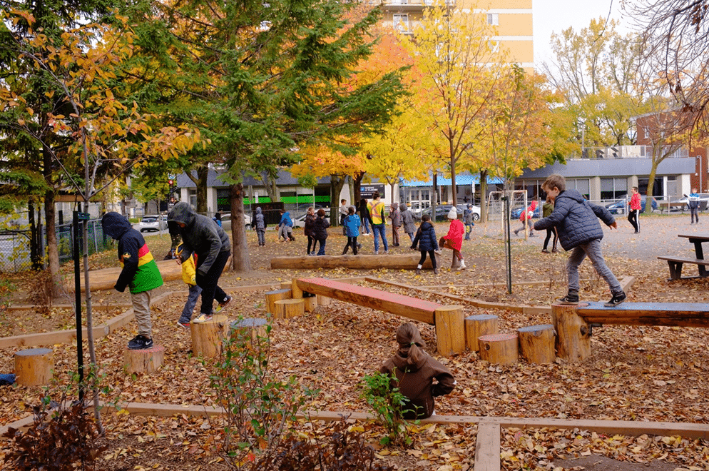 Les modules naturels de la cour de l'école la Grande-Hermine à Québec. Crédit photo : Sébastien St-Onge.