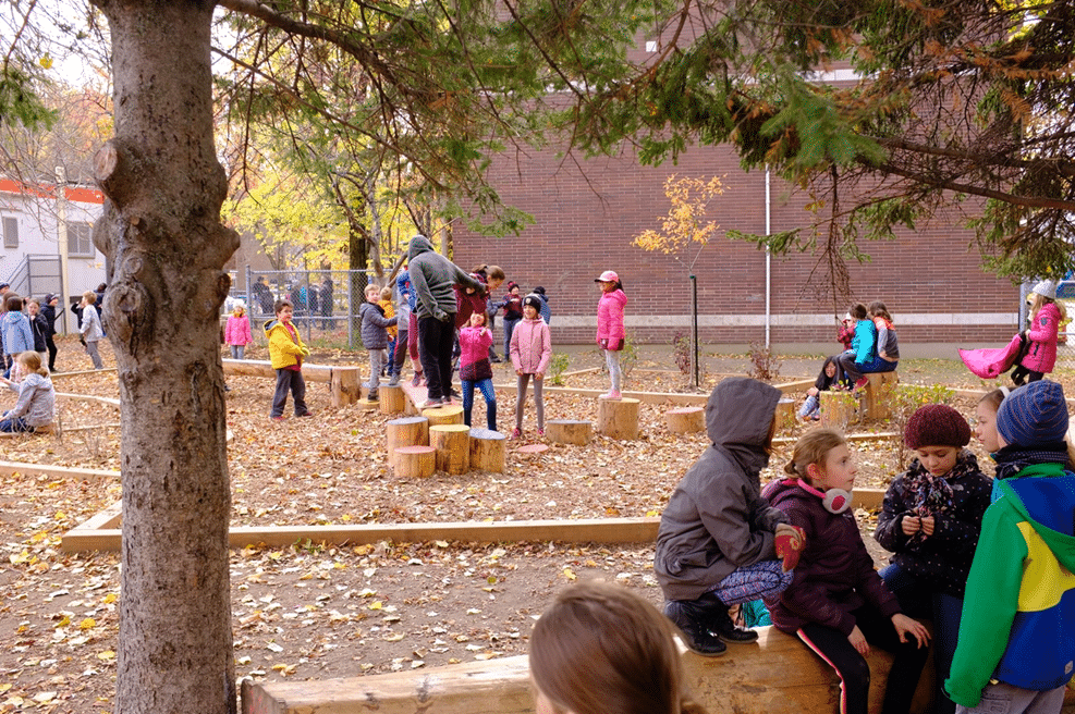 Les modules naturels de la cour de l'école la Grande-Hermine à Québec. Crédit photo : Sébastien St-Onge.